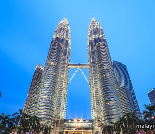 Cận cảnh tháp đôi Petronas