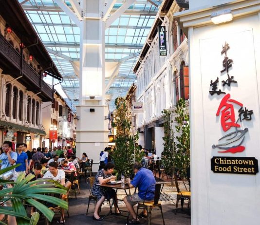 Con đường ăn vặt ở Chinatown Singapore
