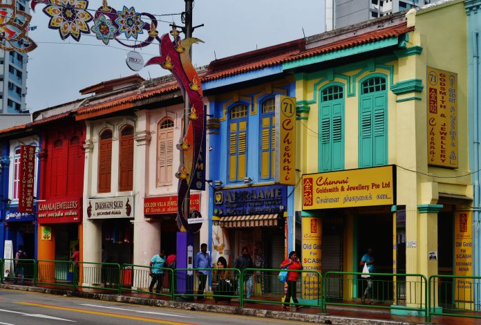Những cửa hiệu trên đường Serangoon Singapore