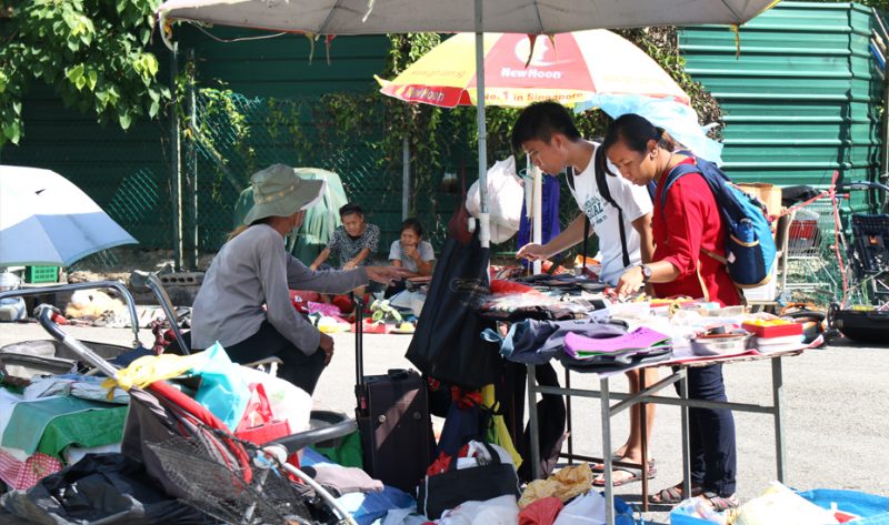 Thieves' Market trên đường Sungei
