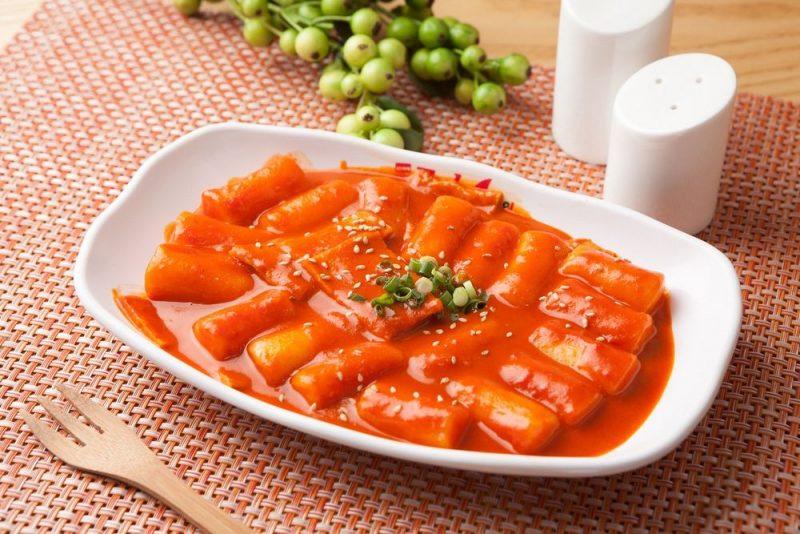 Món ăn Tteokbokki khá đặc trưng của Hàn Quốc