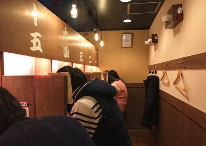 Ichiran Ramen nhà hàng mì ramen cho người thích ăn một mình