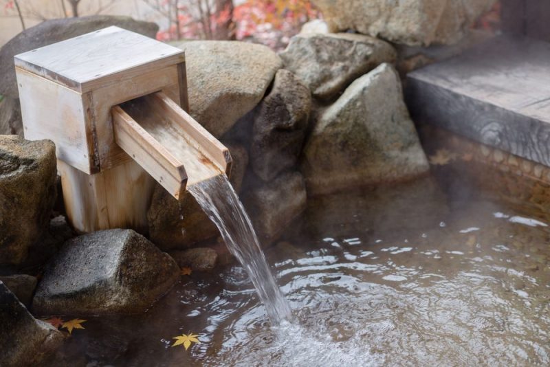 Bồn tắm nước nóng truyền thống ryokan