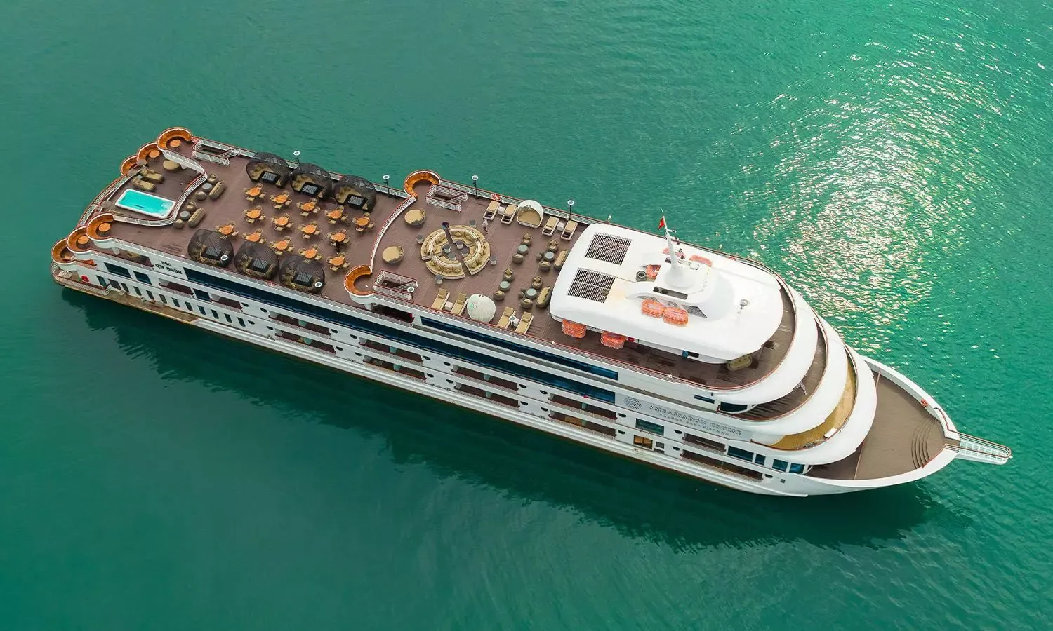 Ngủ đêm trên du thuyền hạng sang tại Vịnh Hạ Long