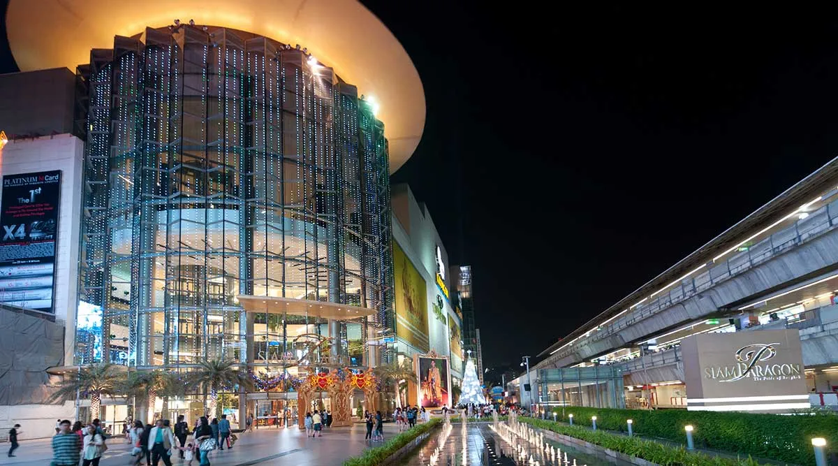 Trung tâm thương mại Siam Paragon sầm suất, địa điểm mua sắm cao cấp khi du lịch Bangkok tự túc