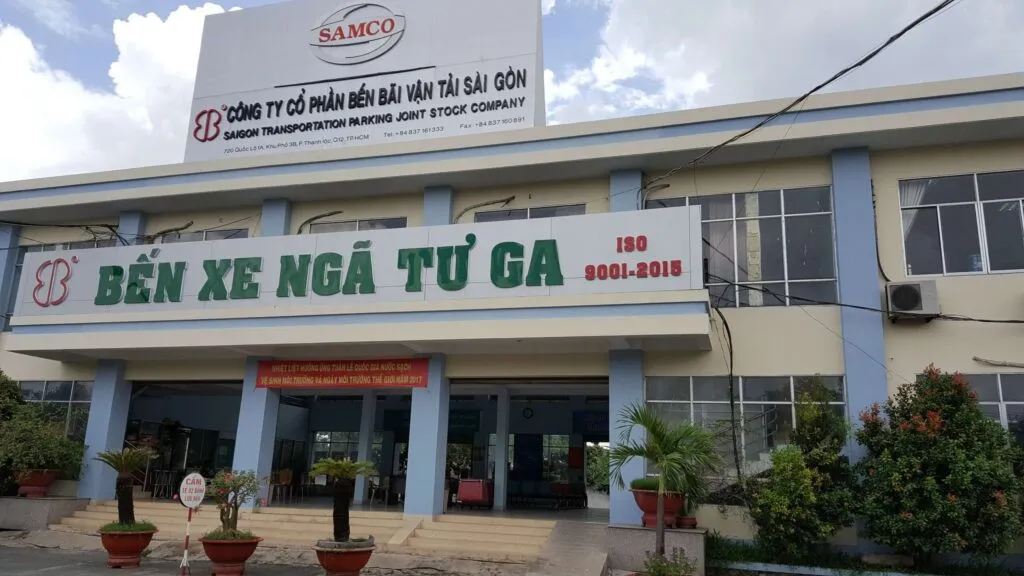 Cổng vào Bến xe Ngã Tư Ga, điểm trung chuyển gần Quận 12