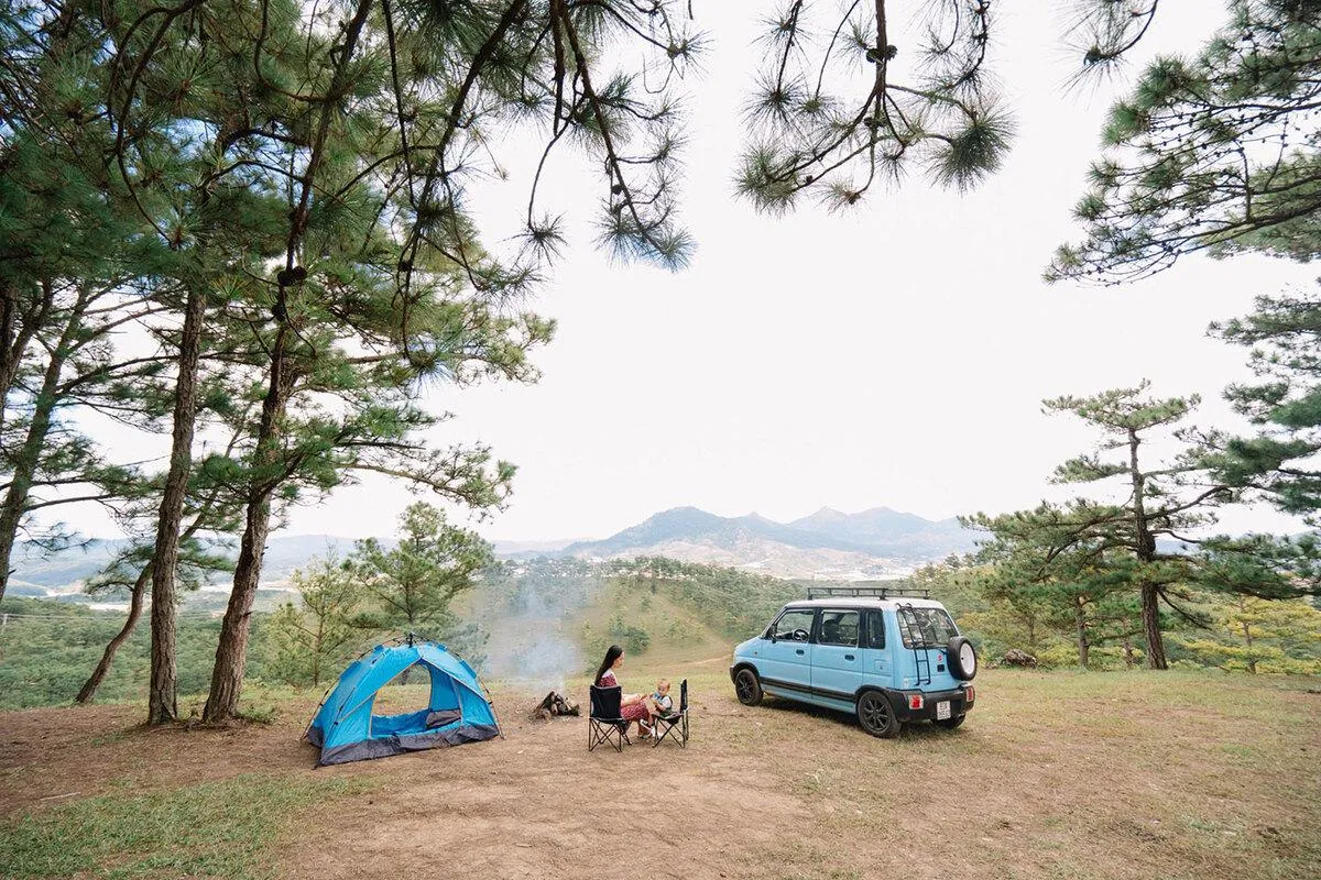 Định nghĩa allintitle:tự túc là gì qua hình ảnh một backpacker đang đi trên đường