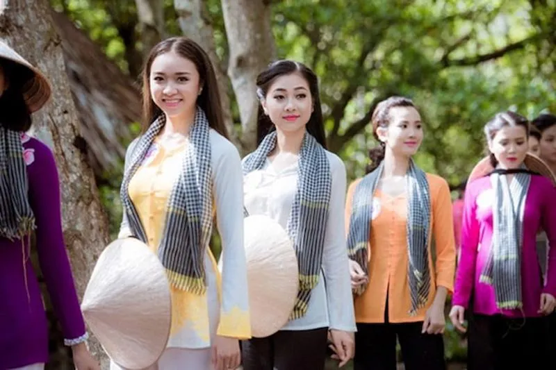 Nghiên cứu kỹ lưỡng văn hóa và phong tục địa phương là chìa khóa để chuyến đi tự túc trọn vẹn