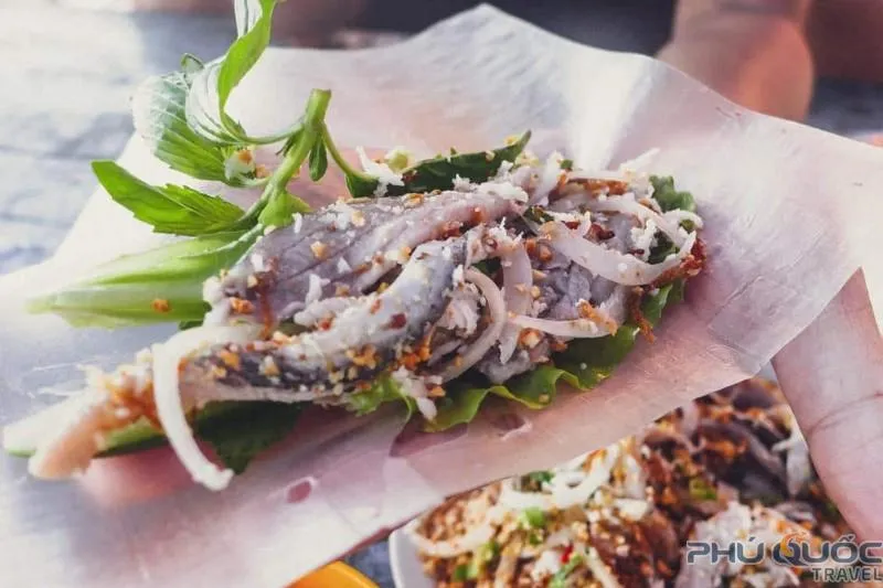 Gỏi cá trích, món đặc sản nổi tiếng với hương vị tươi ngon và độc đáo