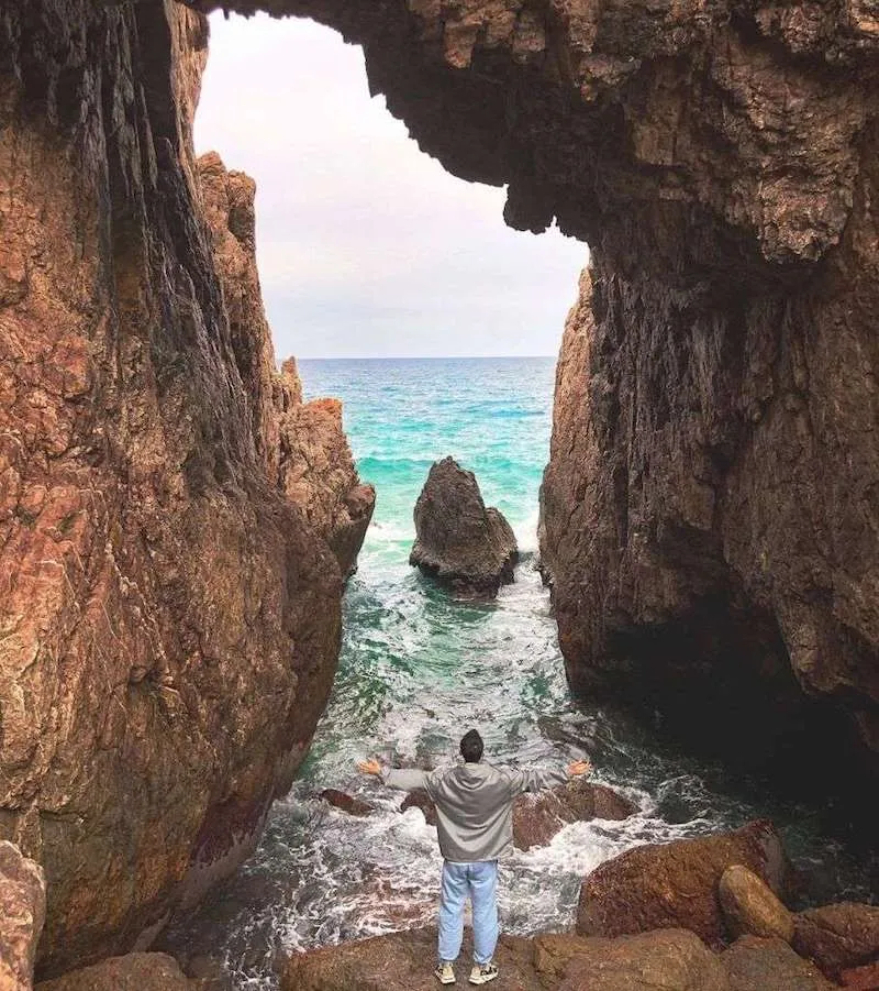 Mũi Vi Rồng là địa điểm du lịch Quy Nhơn có hình dáng tựa chiếc mũi Rồng đầy ấn tượng