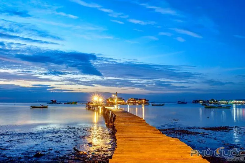 Khám phá khung cảnh yên bình tại Làng chài Rạch Vẹm