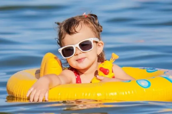 Phao bơi hình thú cho trẻ em vui chơi an toàn trên mặt biển