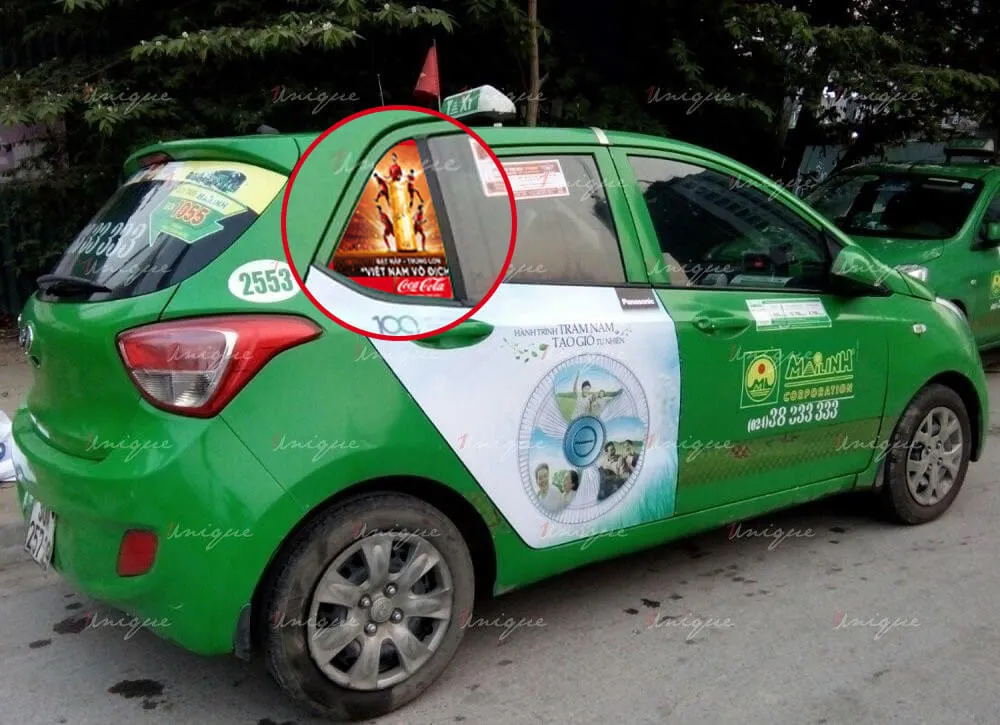Sử dụng decal lưới để dán quảng cáo trên ô kính tam giác của taxi Mai Linh