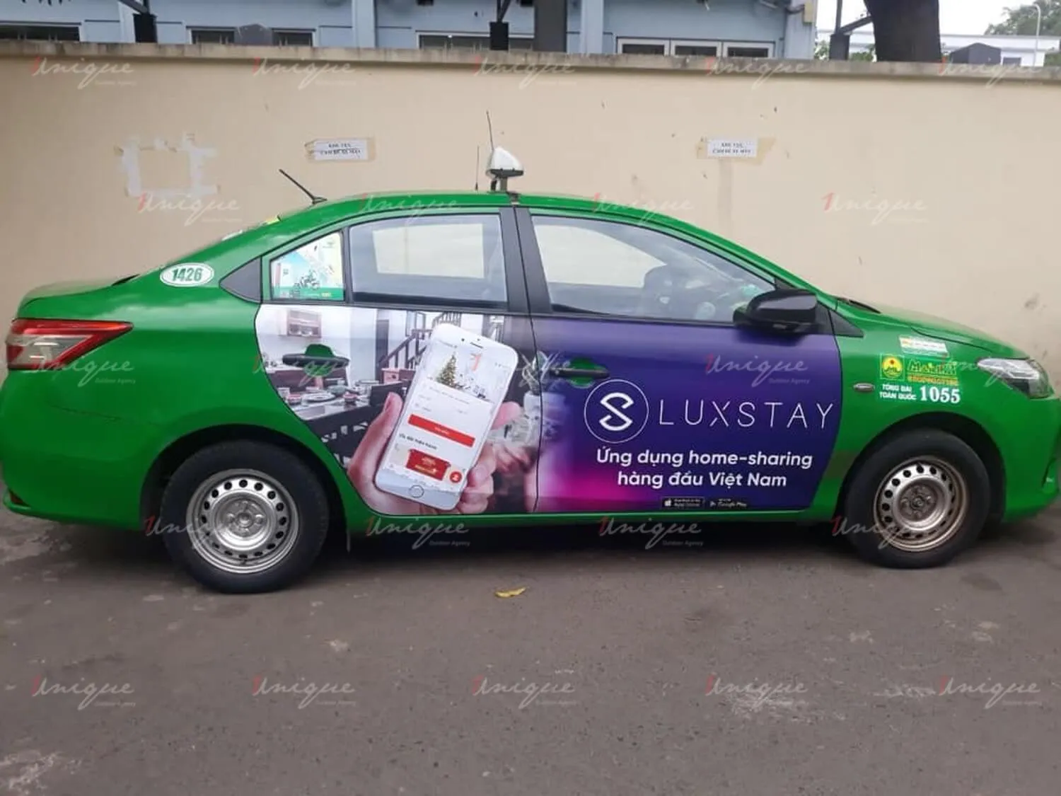 Tối ưu diện tích hiển thị với quảng cáo trên 4 cánh cửa xe taxi Mai Linh