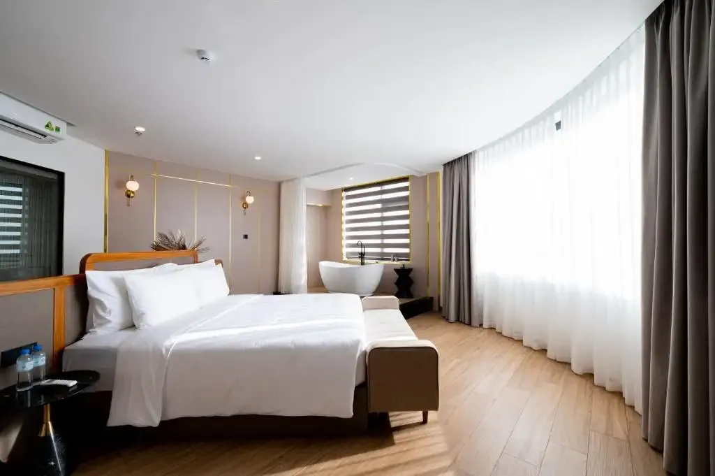 Không gian thoải mái và hiện đại của PAMA Boutique Hotel & Bistro, nằm gần bãi biển Mỹ Khê