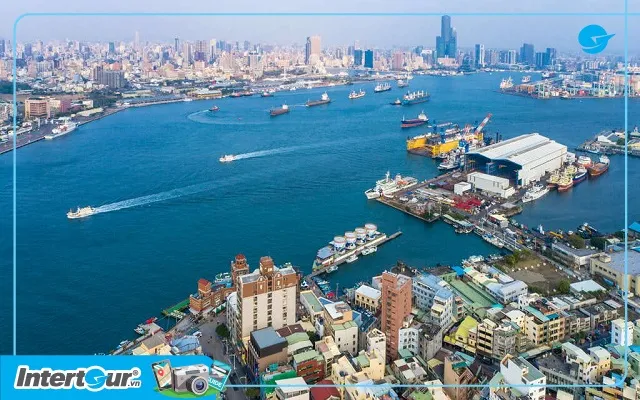 Cảnh Quan Cảng Cao Hùng Sầm Uất Với Tàu Thuyền Tấp Nập