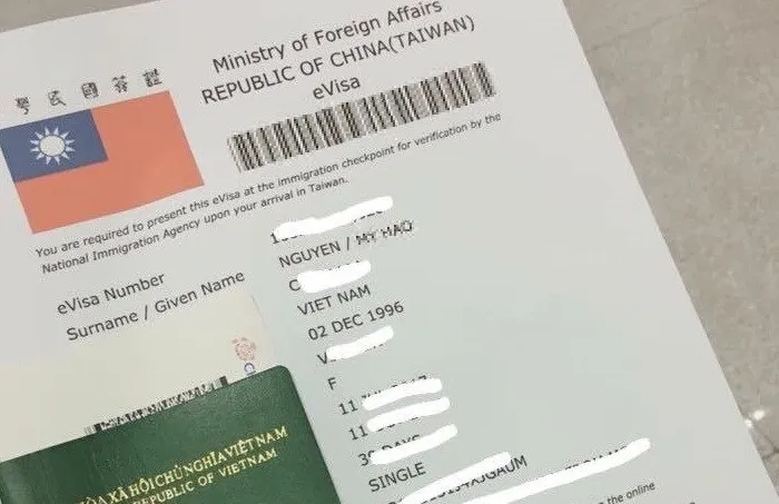 Nếu đủ điều kiện, bạn có thể xin visa Hong Kong online, hoặc nộp trực tiếp.