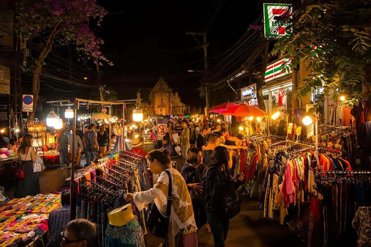 Chợ đêm Night Bazaar, địa điểm mua sắm không thể bỏ qua