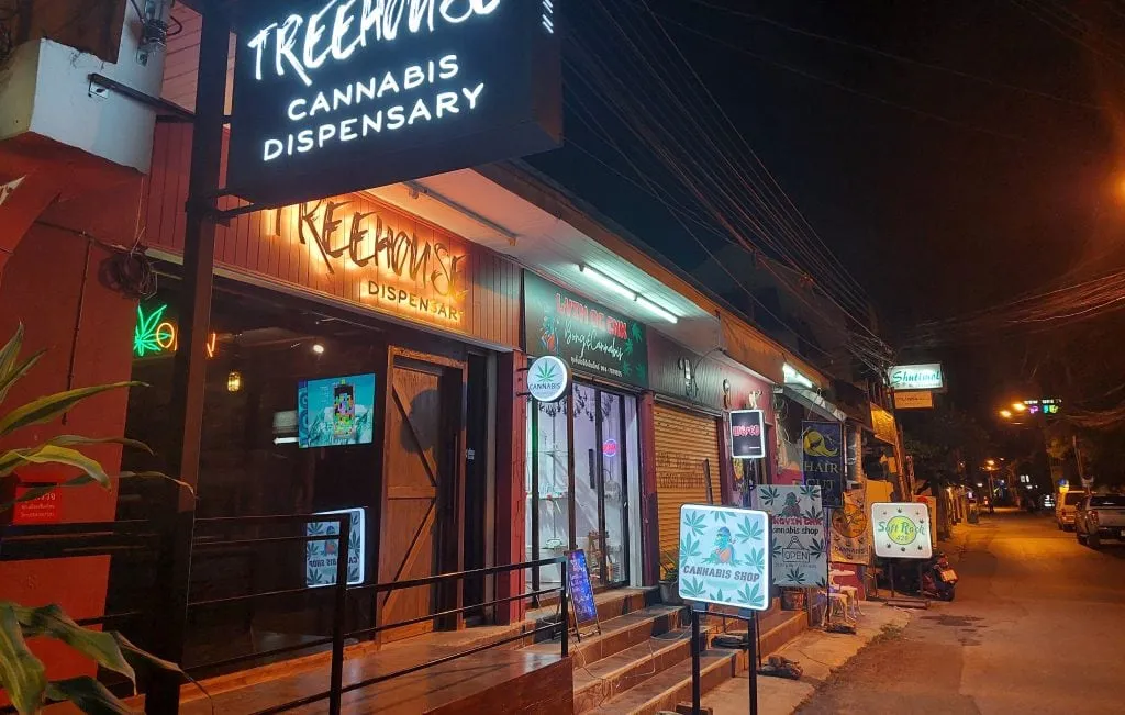 Loi Kroh Road, con đường nhộn nhịp về đêm tại Chiang Mai