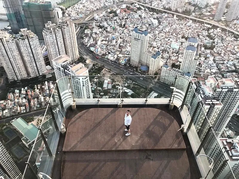 Khung cảnh lãng mạn tại Bar Blank Lounge ở Landmark 81