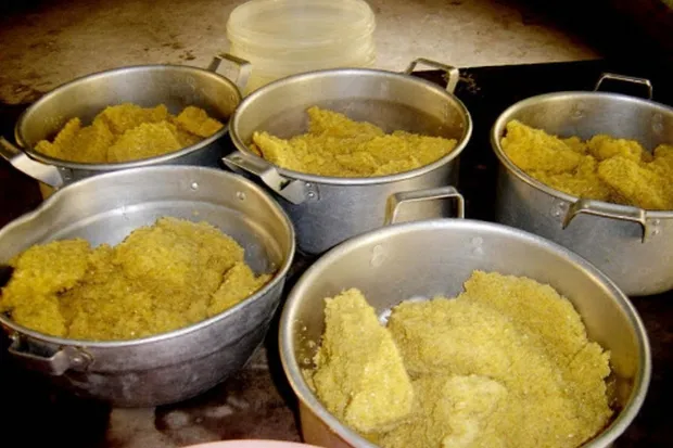 Mèn mén với màu vàng đặc trưng của ngô